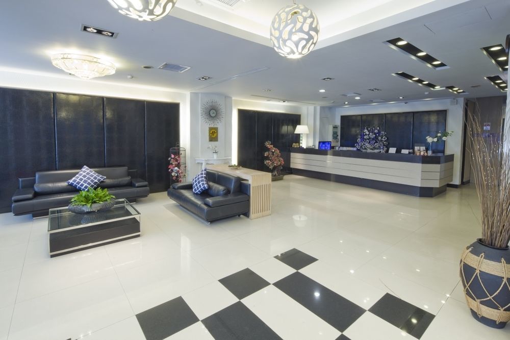 Just Enjoy Business Hotel Tainan Zewnętrze zdjęcie