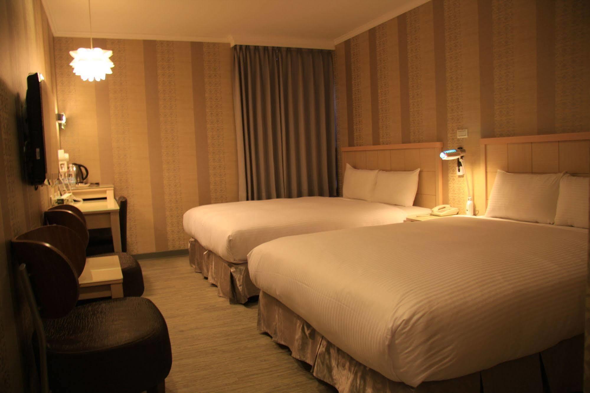 Just Enjoy Business Hotel Tainan Zewnętrze zdjęcie