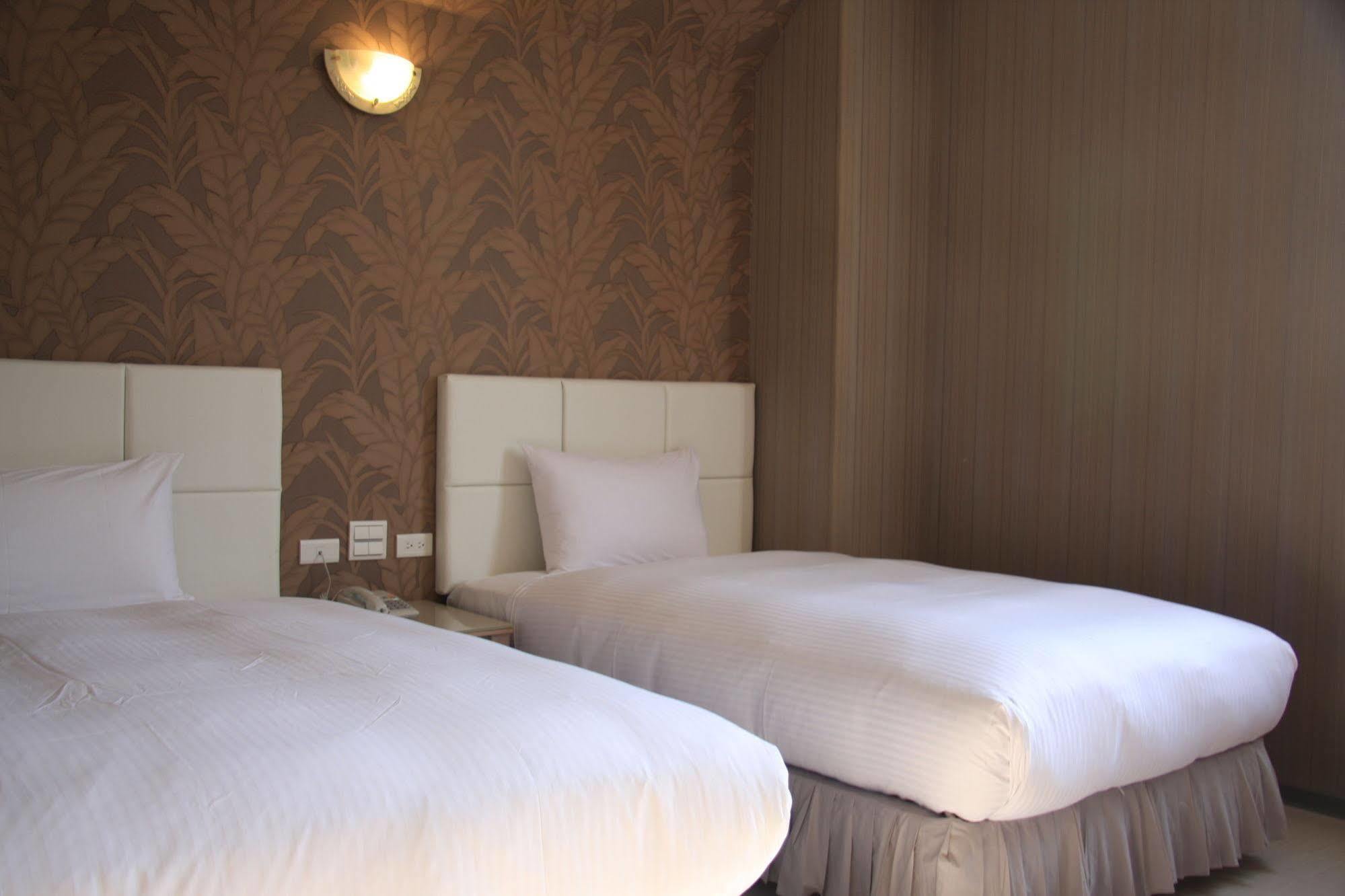 Just Enjoy Business Hotel Tainan Zewnętrze zdjęcie