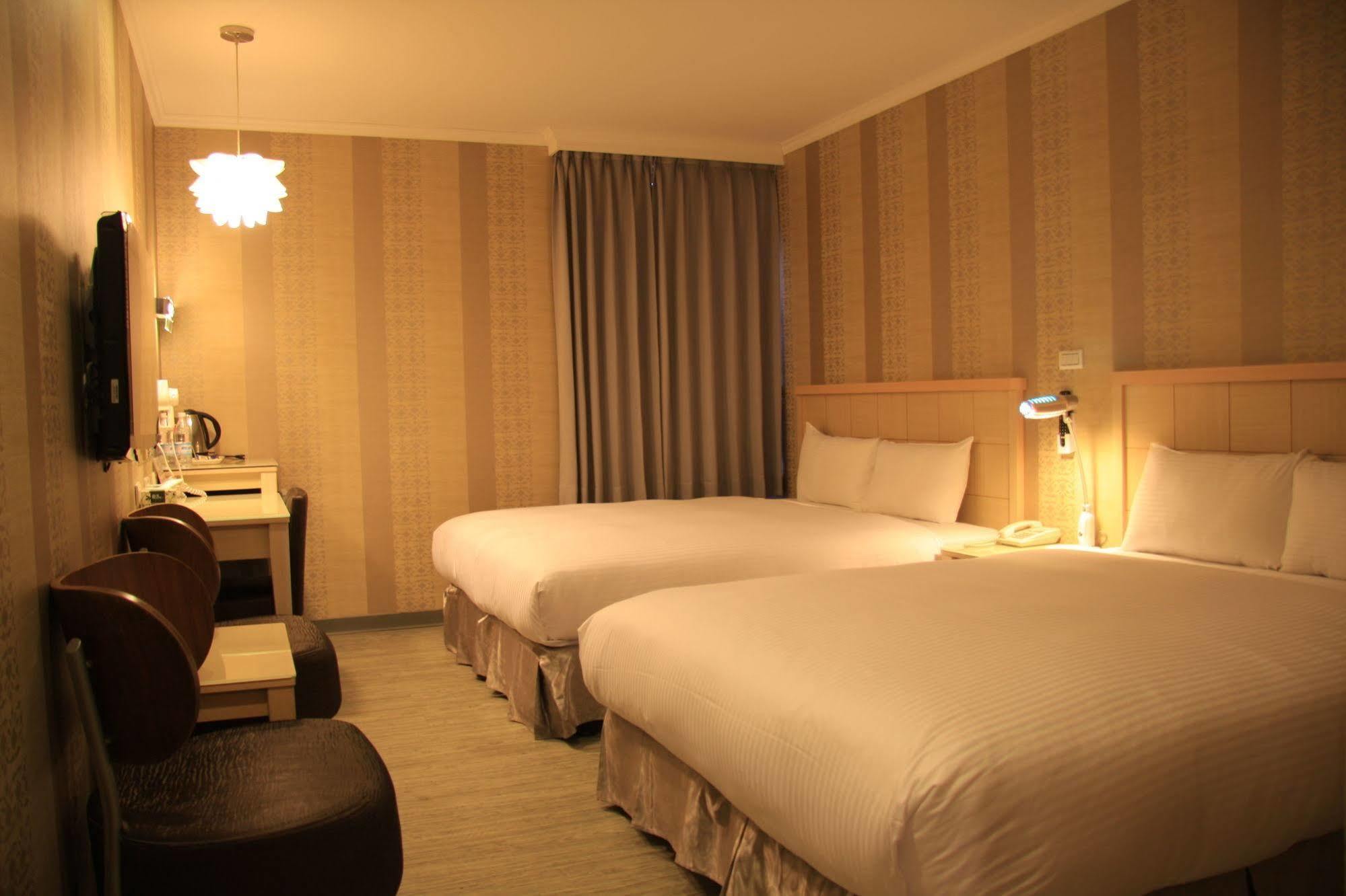 Just Enjoy Business Hotel Tainan Zewnętrze zdjęcie