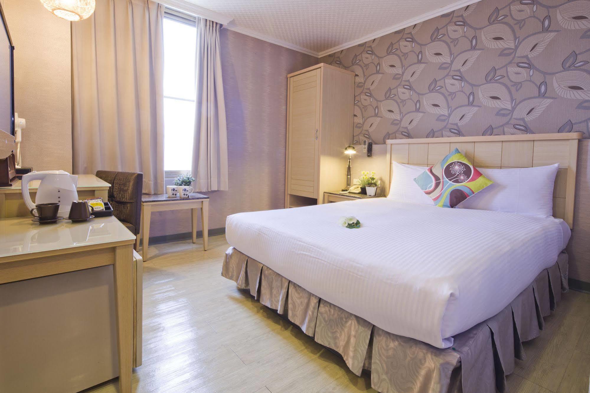 Just Enjoy Business Hotel Tainan Zewnętrze zdjęcie