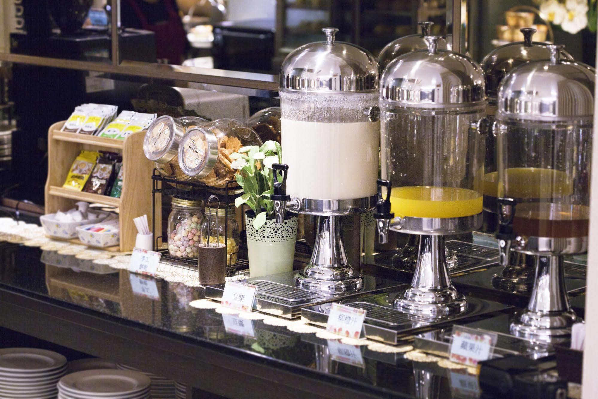 Just Enjoy Business Hotel Tainan Zewnętrze zdjęcie