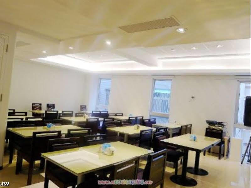 Just Enjoy Business Hotel Tainan Zewnętrze zdjęcie