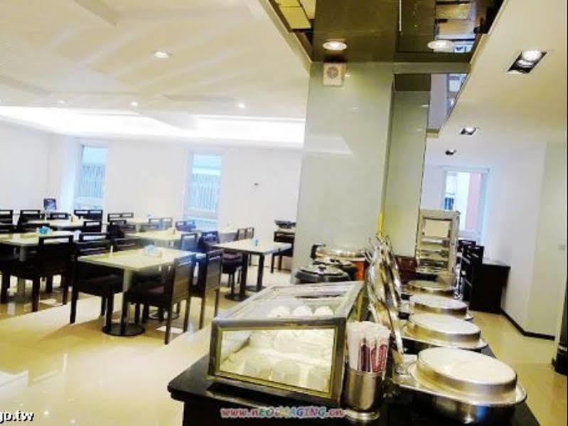 Just Enjoy Business Hotel Tainan Zewnętrze zdjęcie